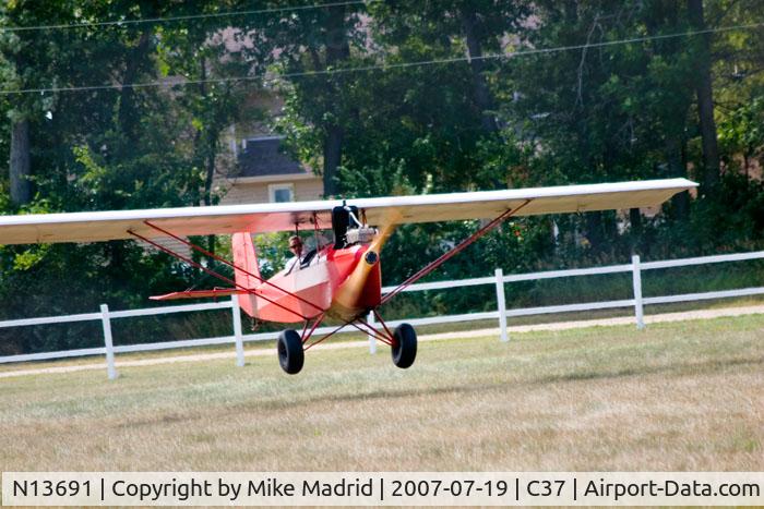 N13691, 1933 Pietenpol Air Camper C/N 1, Touching down Brodhead 2007
