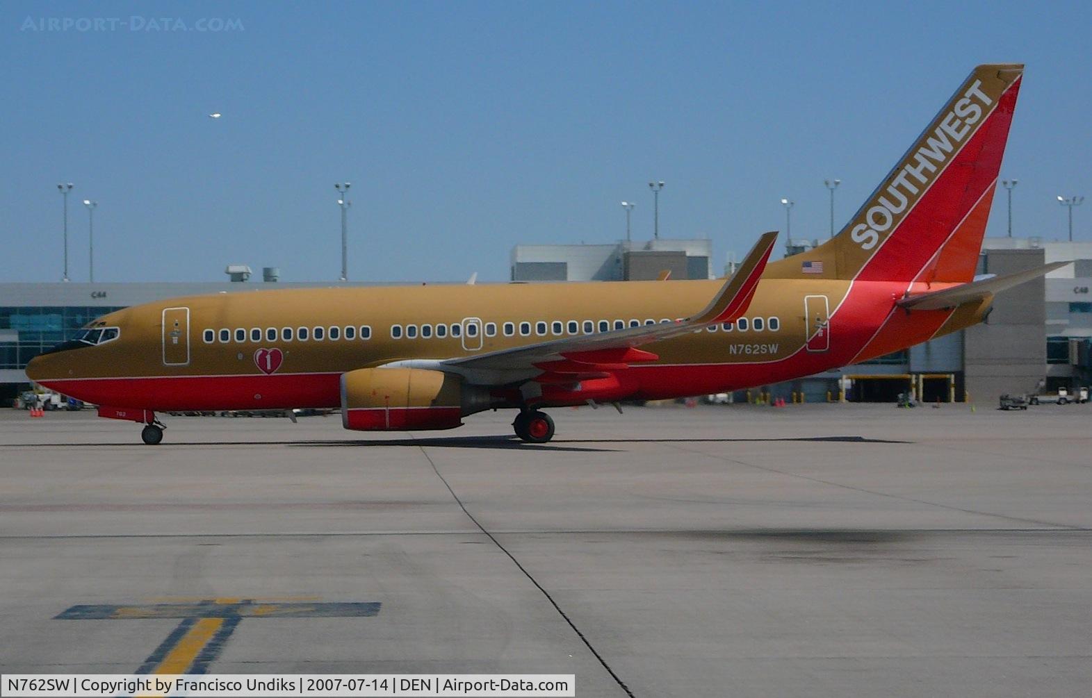 N762SW, 2000 Boeing 737-7H4 C/N 27876, Southwest Airlines 737-700.