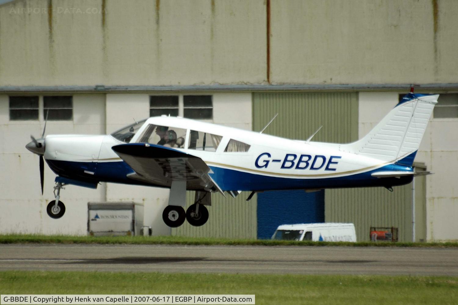 G-BBDE, 1973 Piper PA-28R-200-2 Cherokee Arrow II C/N 28R-7335250, Piper Cherokee Archer, flying from at Kemble
