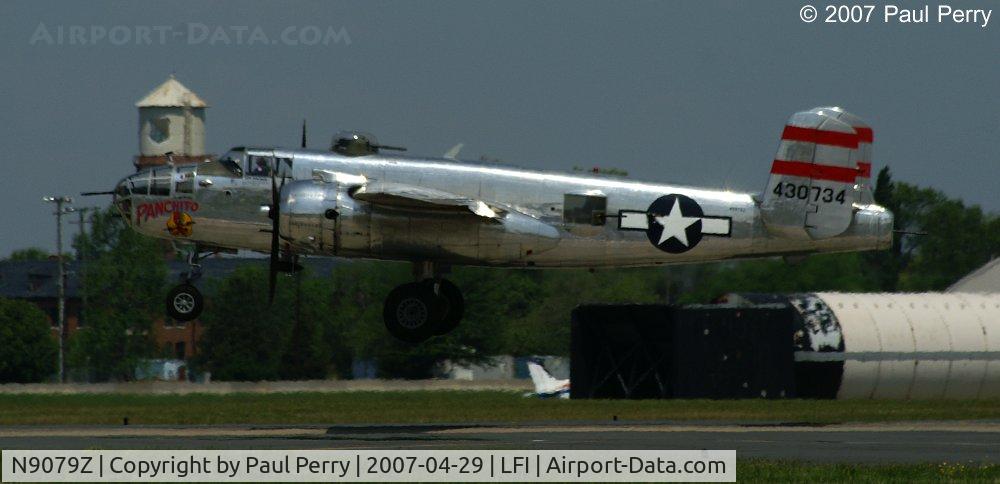 N9079Z, 1944 North American TB-25N Mitchell C/N 108-34009, Coming back down