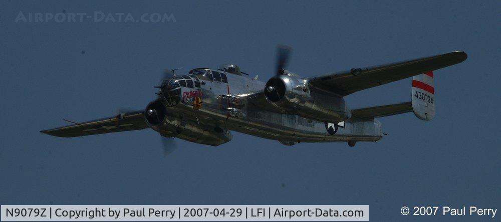 N9079Z, 1944 North American TB-25N Mitchell C/N 108-34009, Panchito, in a high speed pass