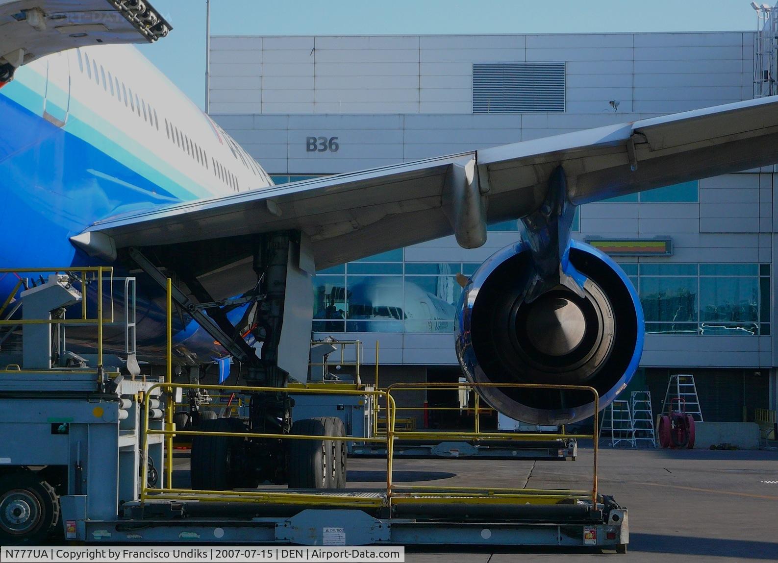 N777UA, 1995 Boeing 777-222 C/N 26916, United Airlines 777 on B38.