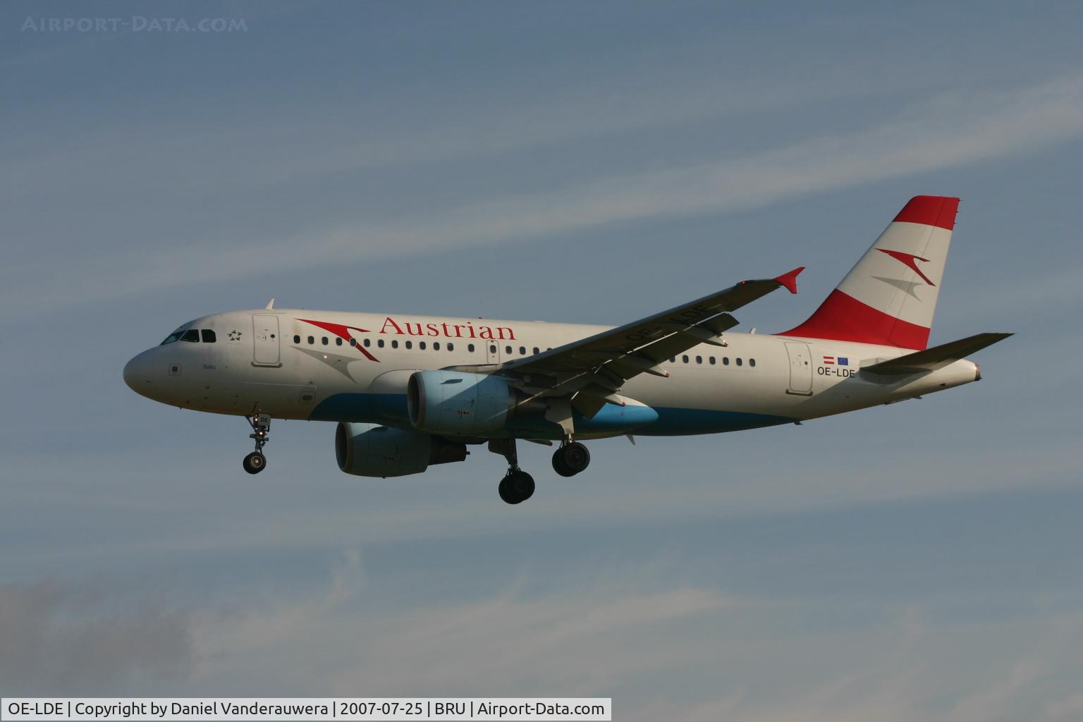 OE-LDE, 2005 Airbus A319-112 C/N 2494, arrival of flight OS351 on rwy 25L