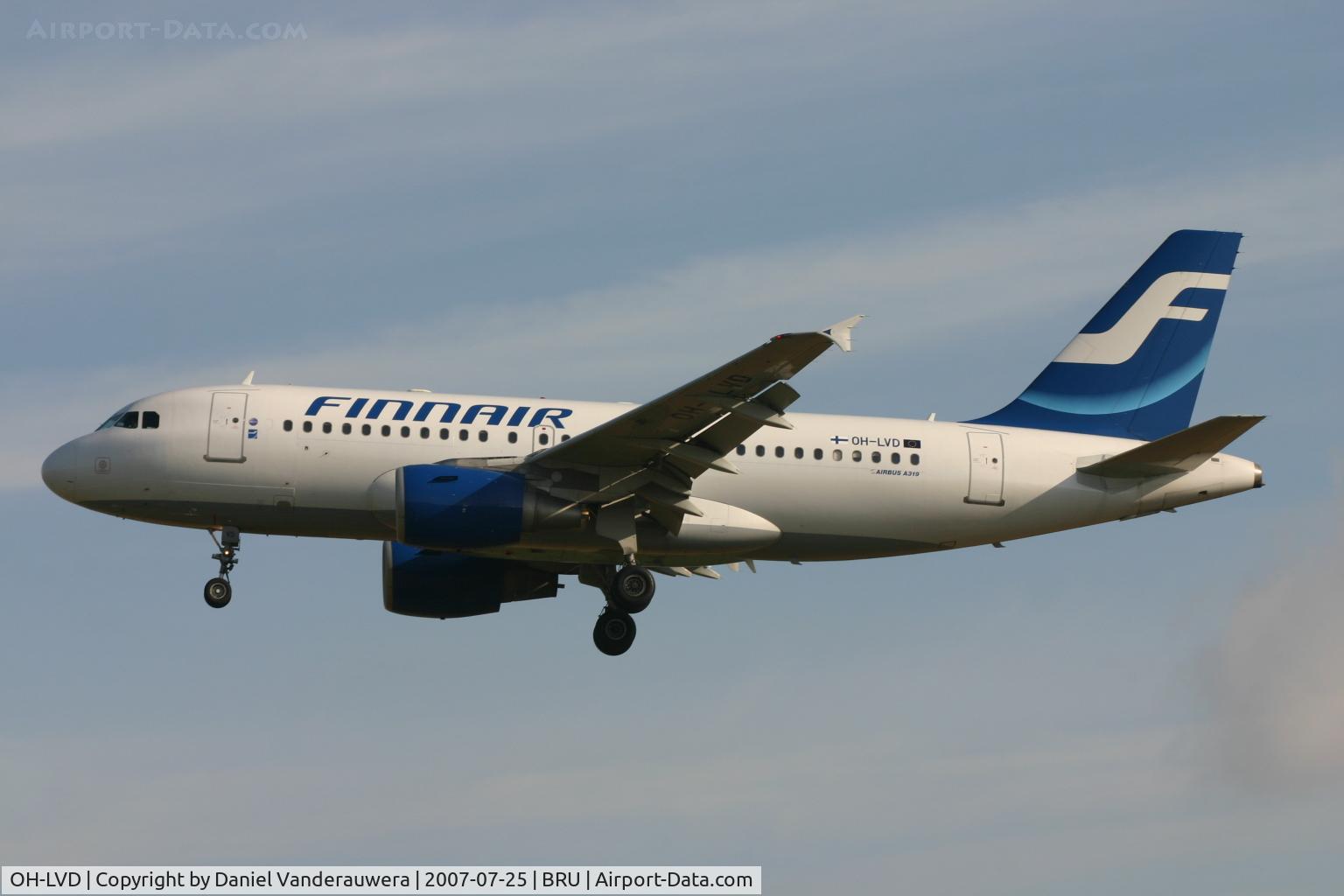 OH-LVD, 2000 Airbus A319-112 C/N 1352, arrival of flight AY811 on rwy 25L