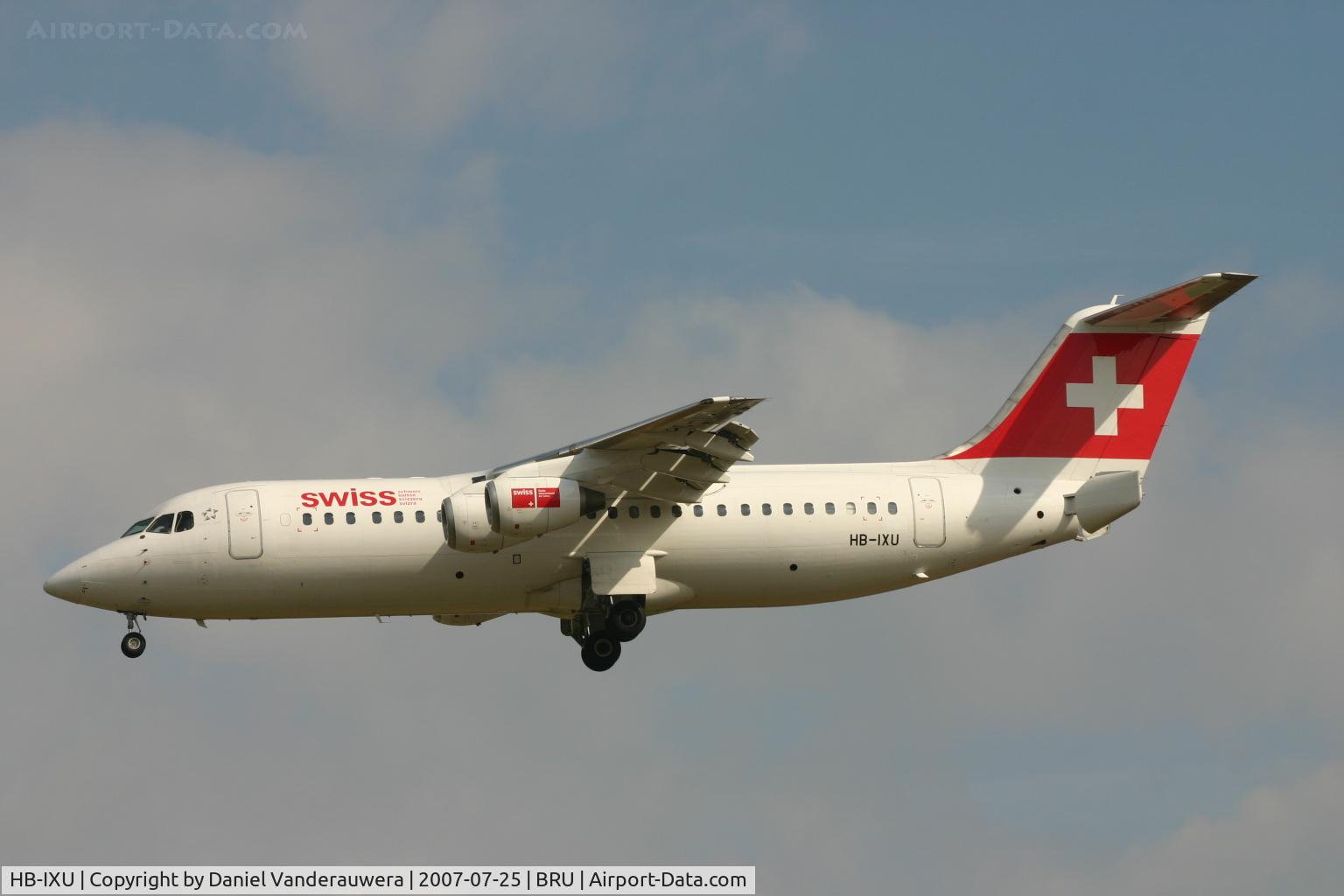 HB-IXU, 1995 British Aerospace Avro 146-RJ100 C/N E3276, arrival of flight LX778 from ZRH