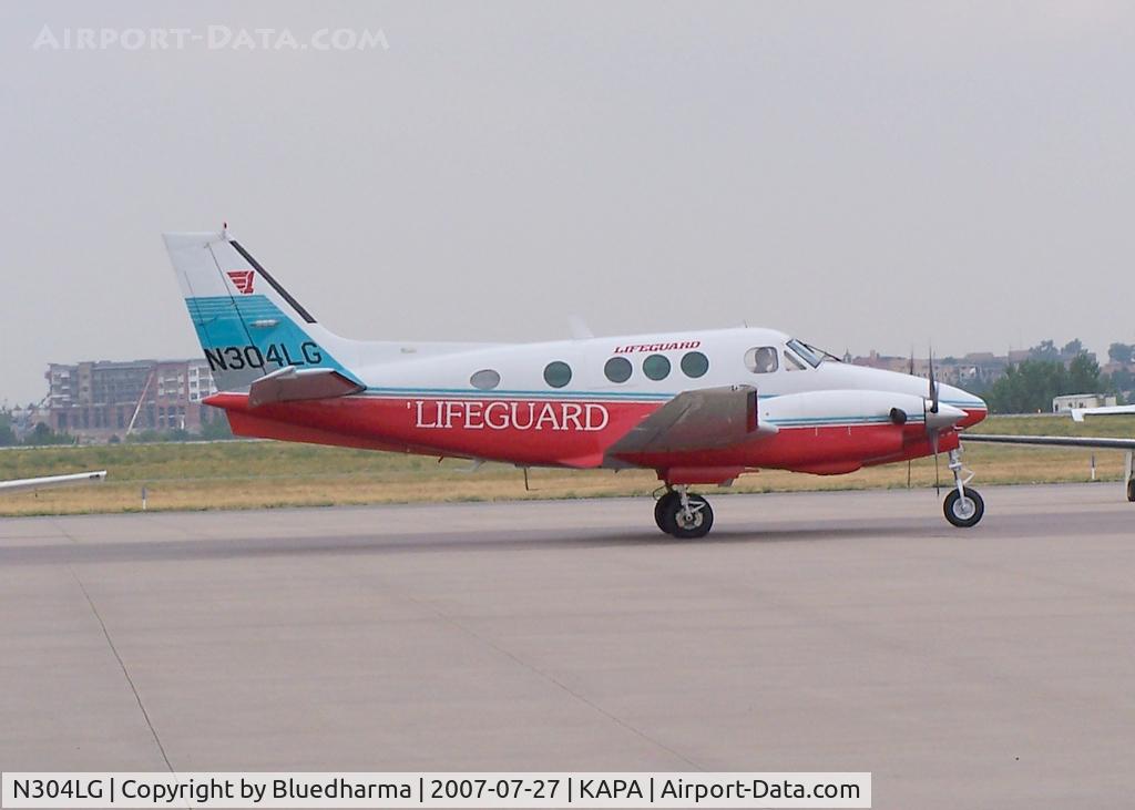 N304LG, 1977 Beech E-90 King Air C/N LW-231, Taxi to parking place