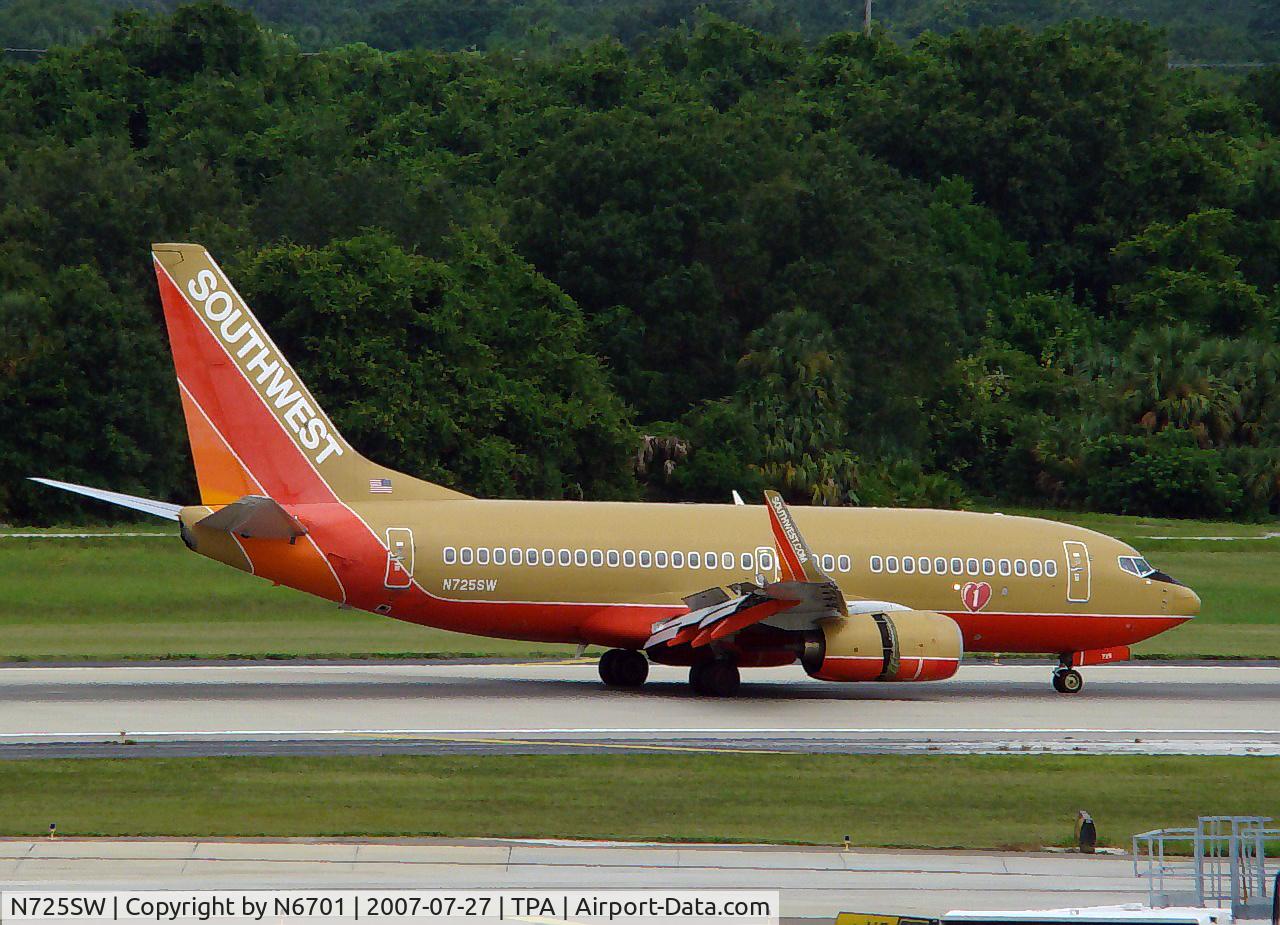 N725SW, 1999 Boeing 737-7H4 C/N 27857, Slowing down on 36L