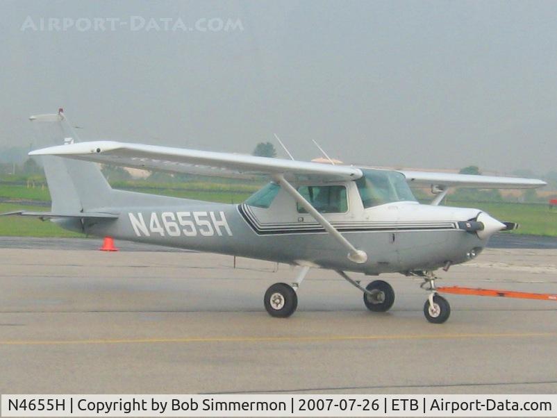 N4655H, 1979 Cessna 152 C/N 15283963, On the ramp at West Bend, WI