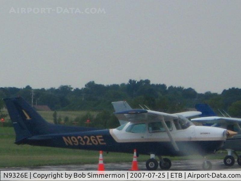 N9326E, 1979 Cessna 172N C/N 17272228, On the ramp at West Bend, WI