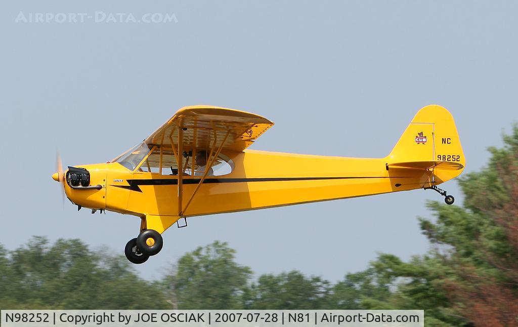 N98252, 1946 Piper J3C-65 Cub C/N 18424, Taking off at Hammonton