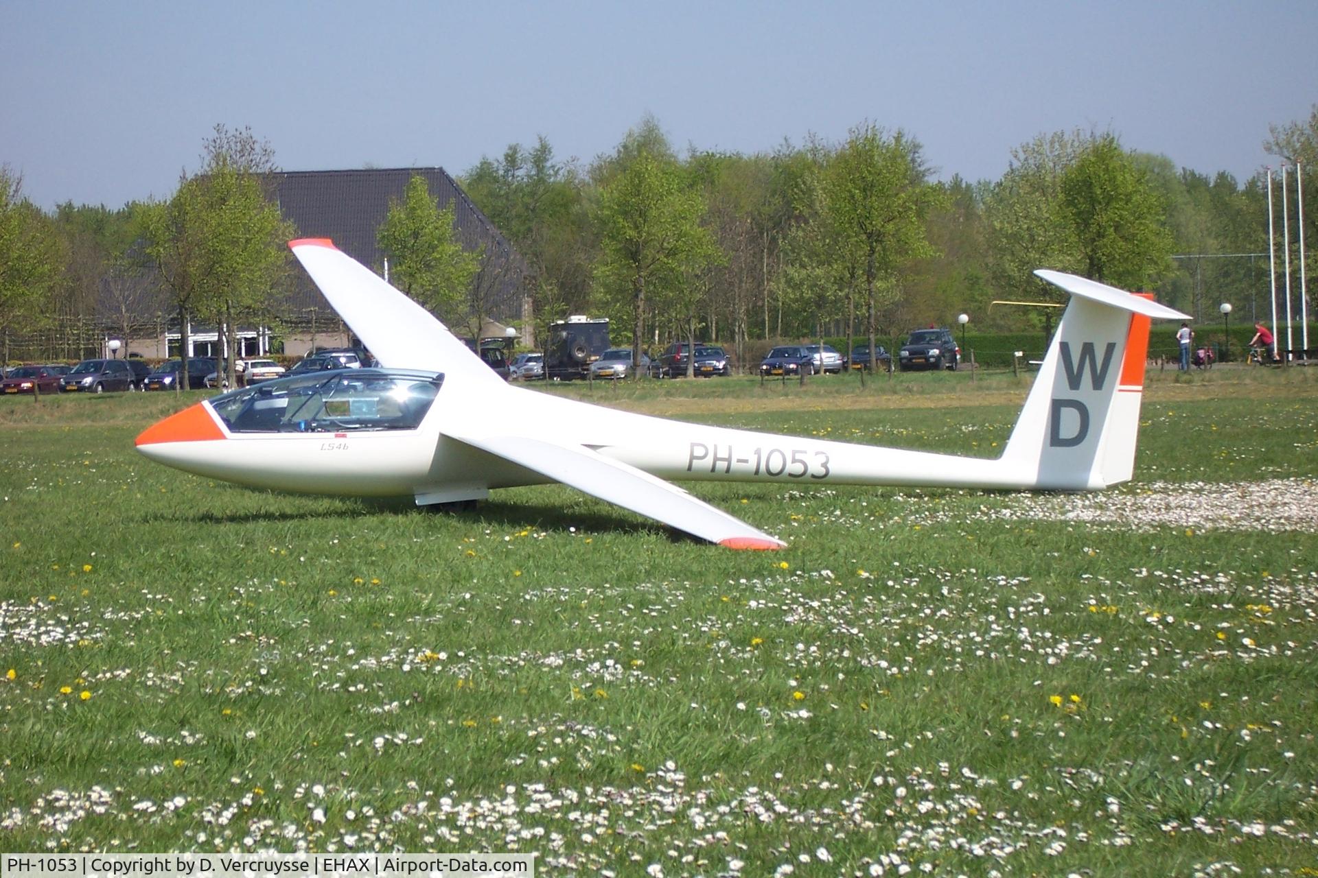 PH-1053, 1995 Rolladen-Schneider LS-4b C/N 4984, Waiting to fly