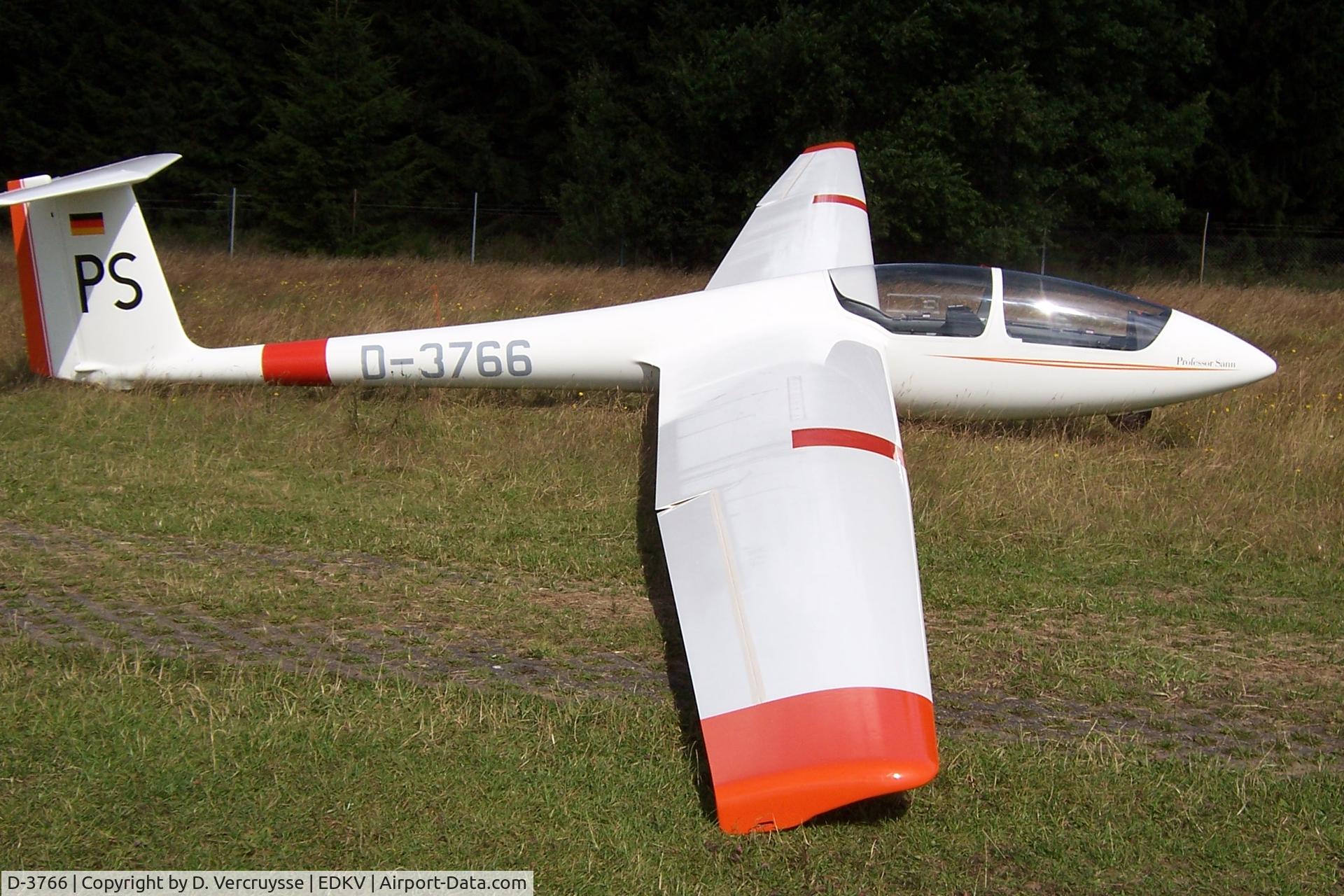 D-3766, Schleicher ASK-21 C/N Not found D-3766, At rest