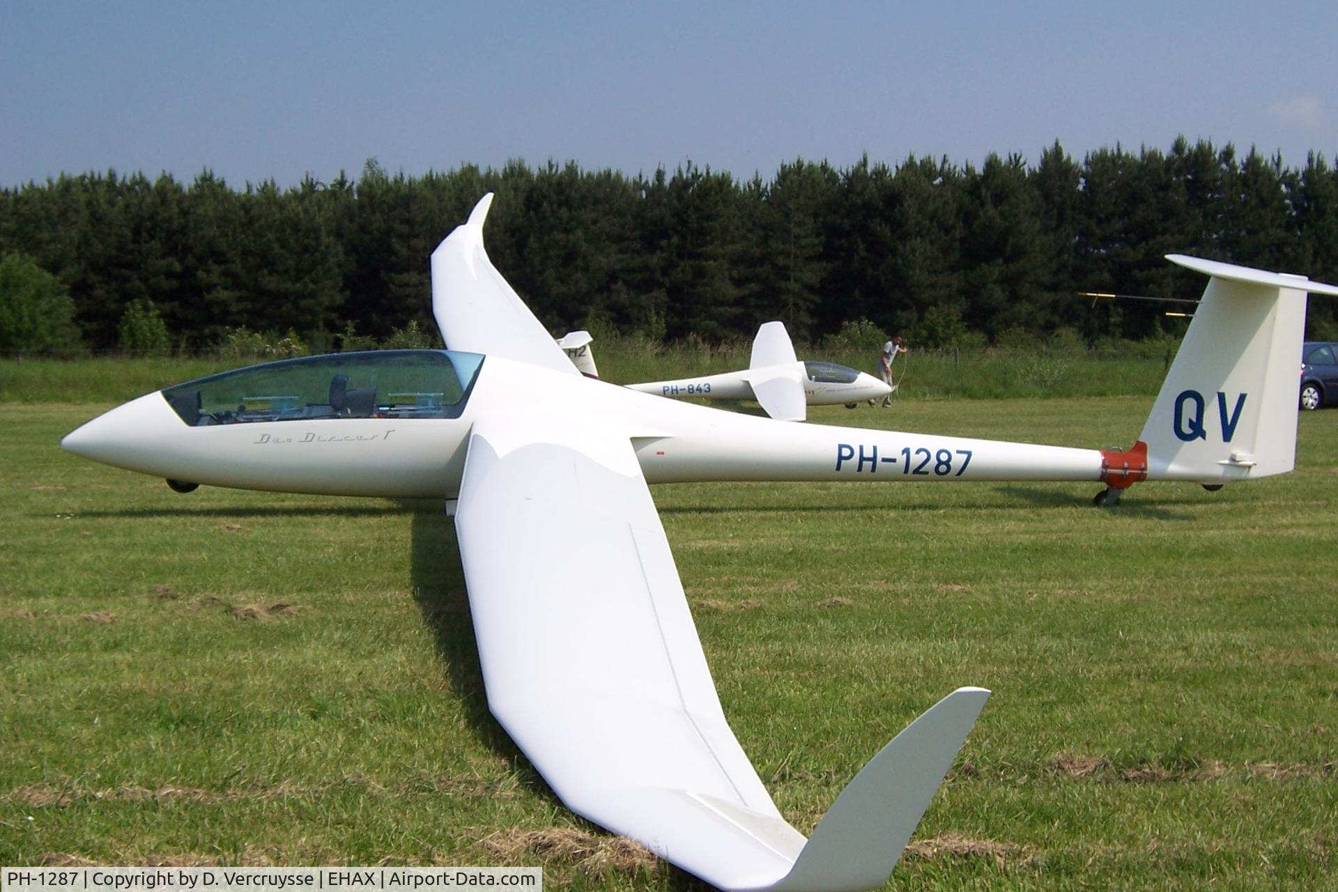 PH-1287, Schempp-Hirth Duo Discus T C/N 86, At Axel airflied