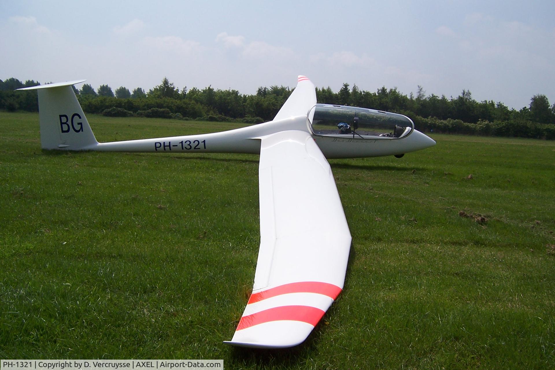PH-1321, Schempp-Hirth Duo Discus T C/N 39, Waiting to fly at Axel