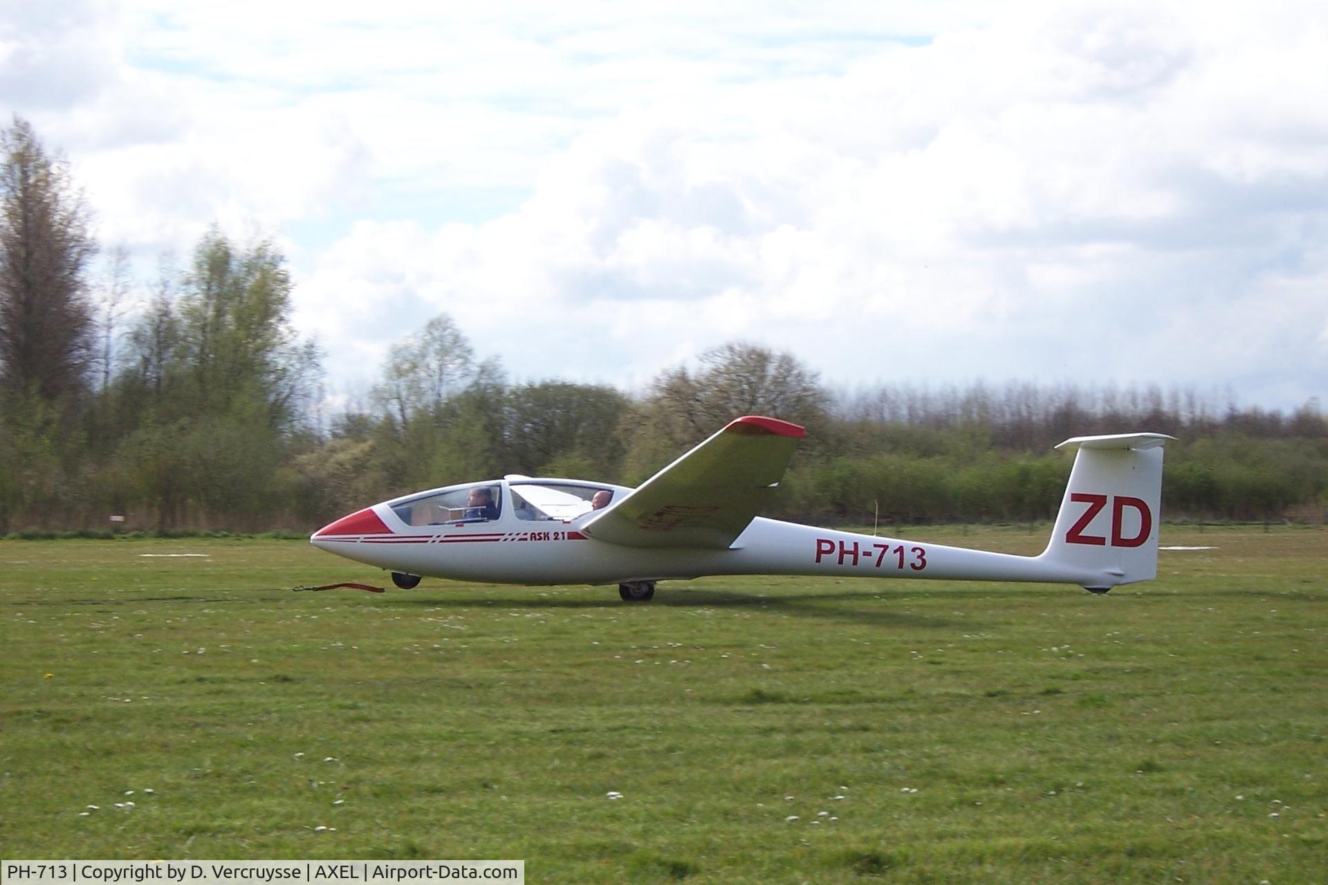 PH-713, Schleicher ASK-21 C/N 21075, Winch take off.
