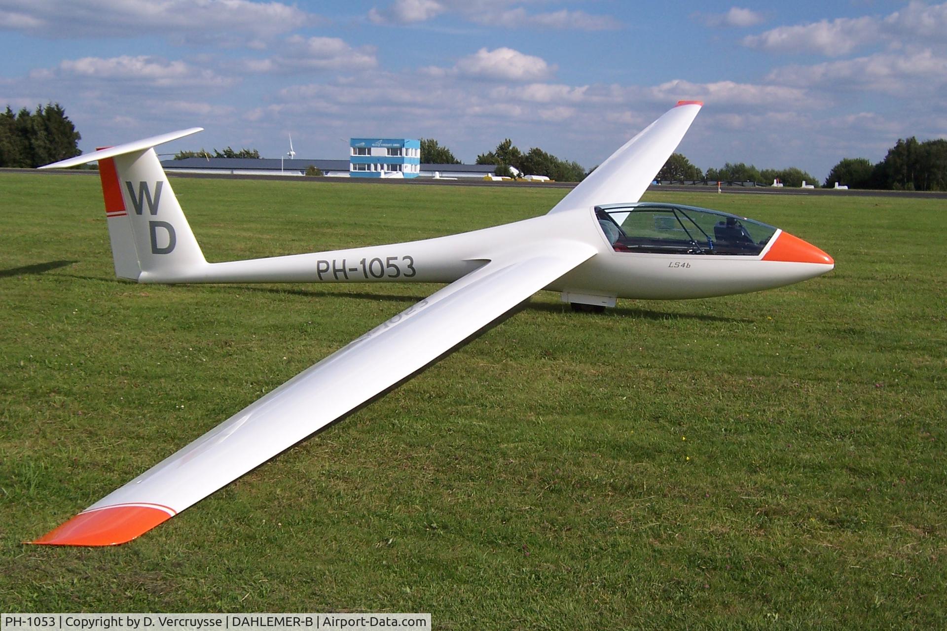 PH-1053, 1995 Rolladen-Schneider LS-4b C/N 4984, After landing