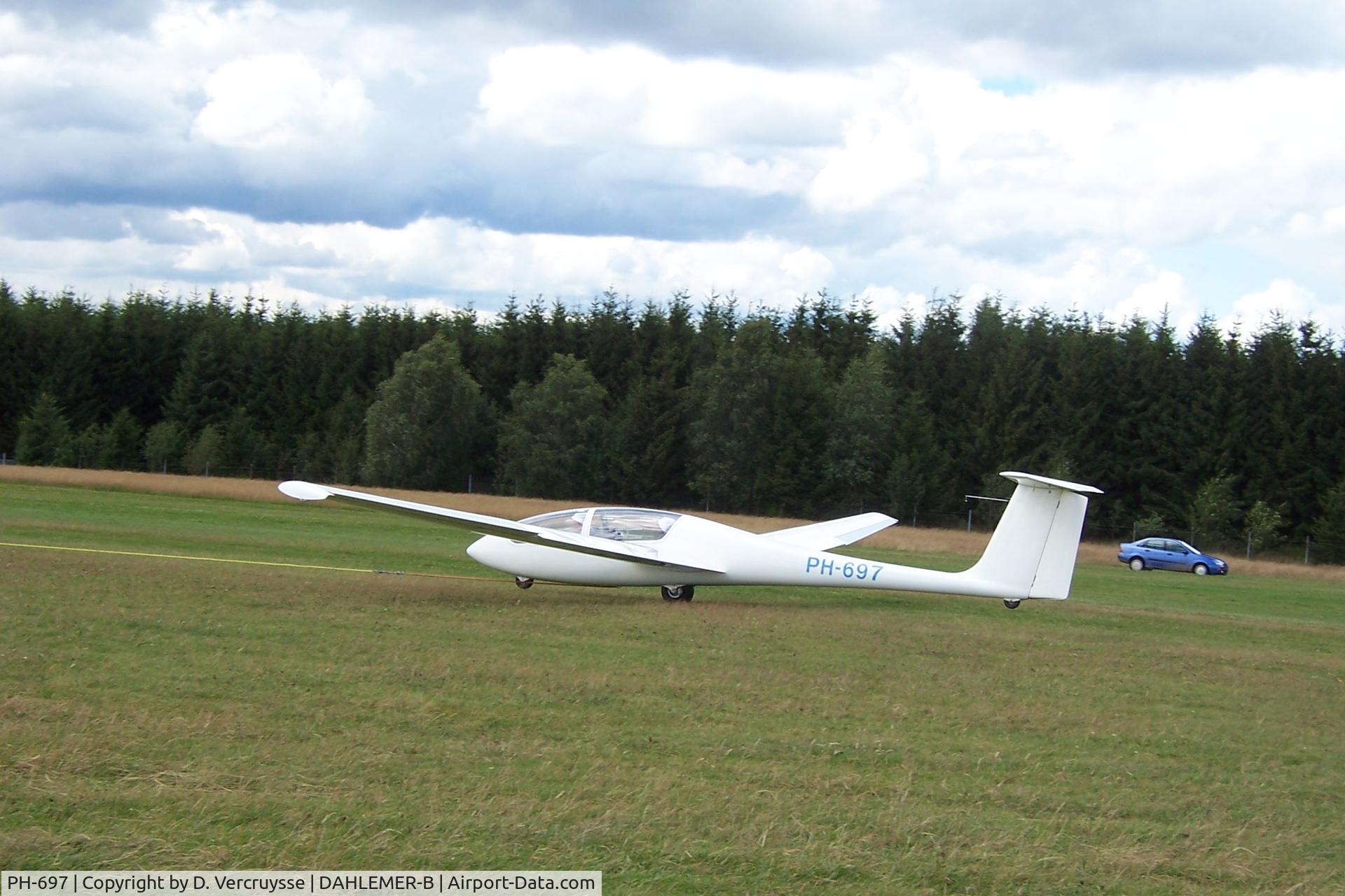 PH-697, Grob G-103 Twin Astir C/N 3577, Take off by winch