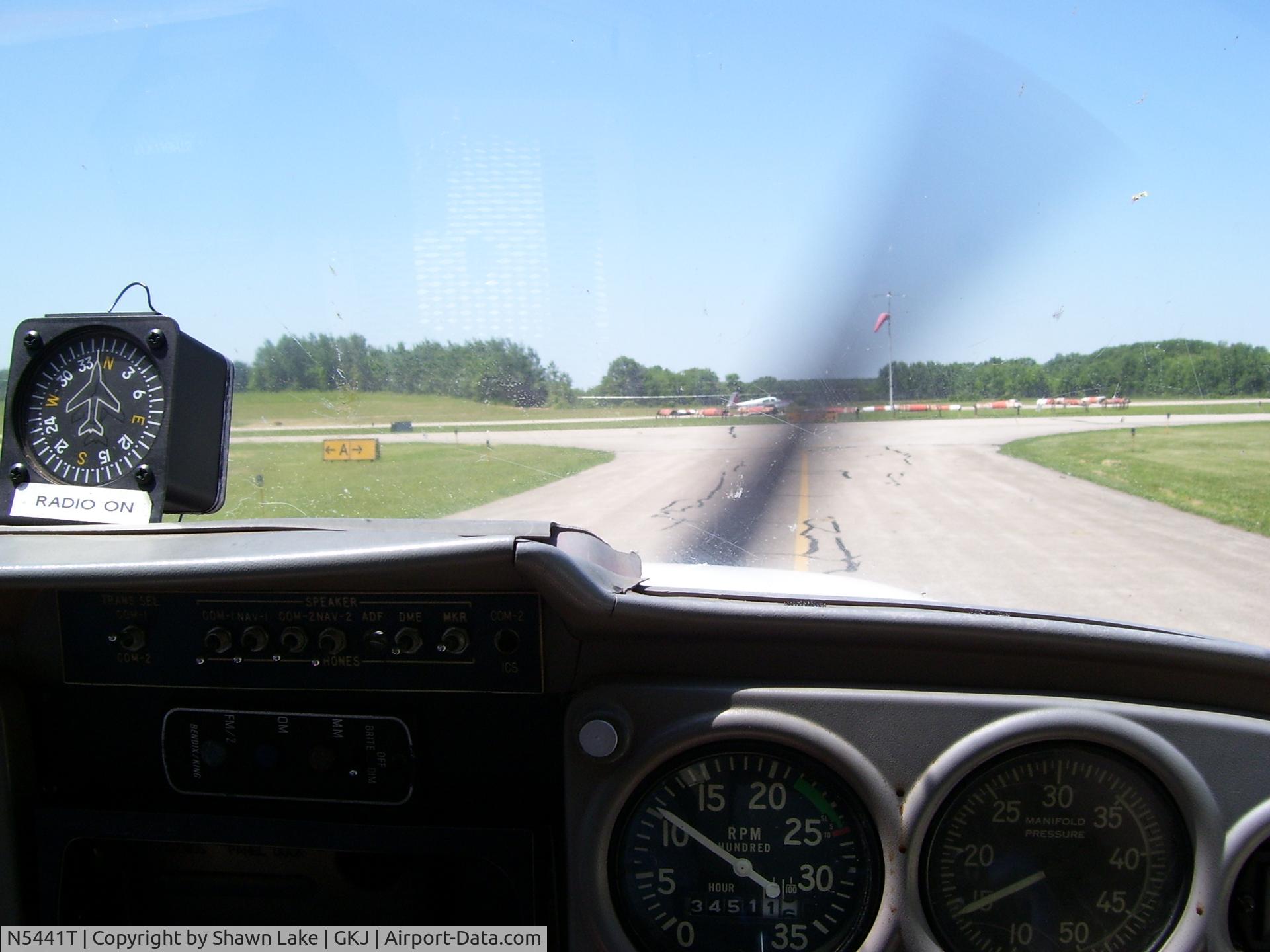N5441T, 1964 Cessna 172E C/N 17251341, Taxi to runway, from co-pilot's seat