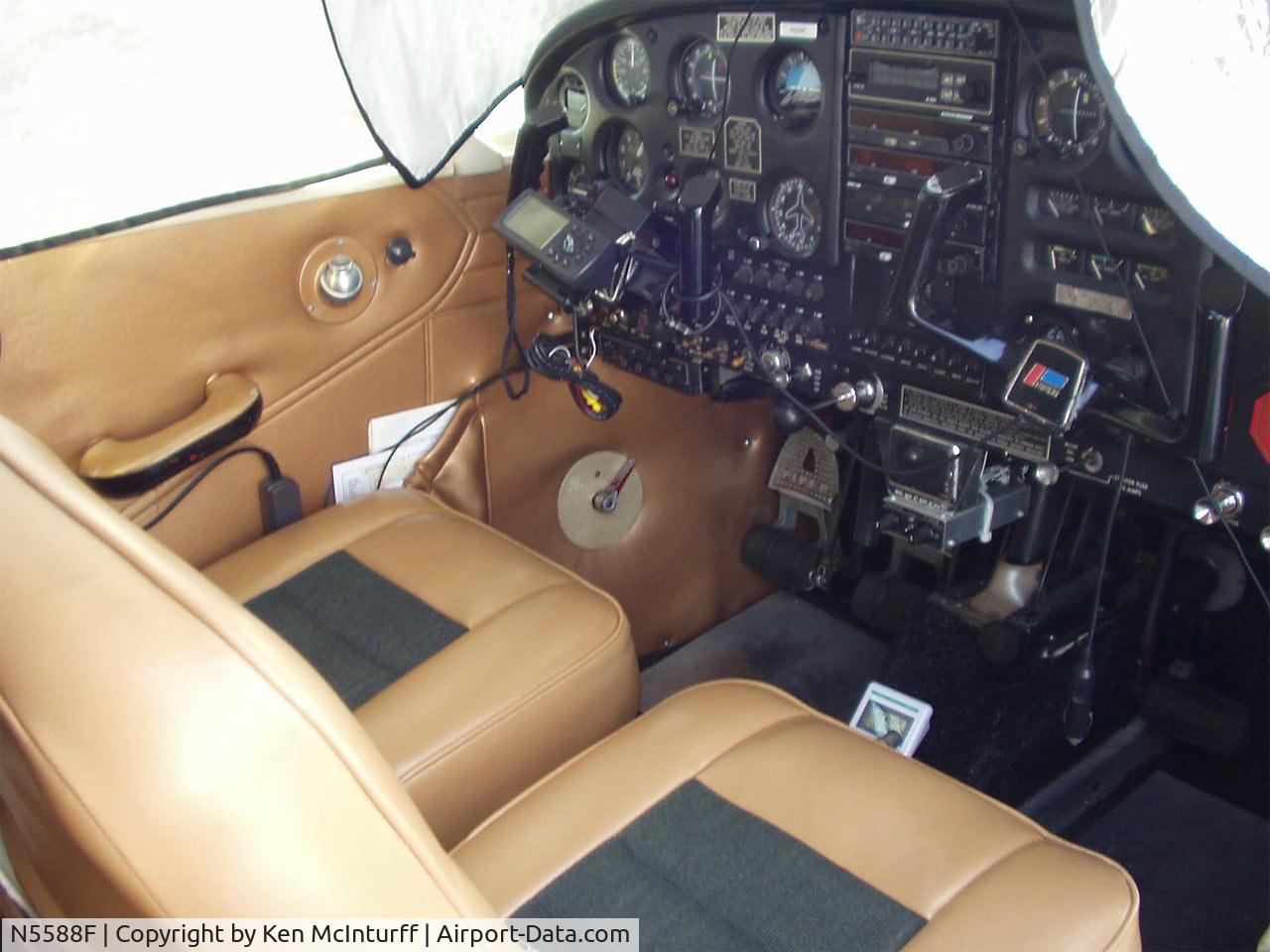N5588F, 1968 Piper PA-28-140 Cherokee C/N 28-24921, Van Nuys