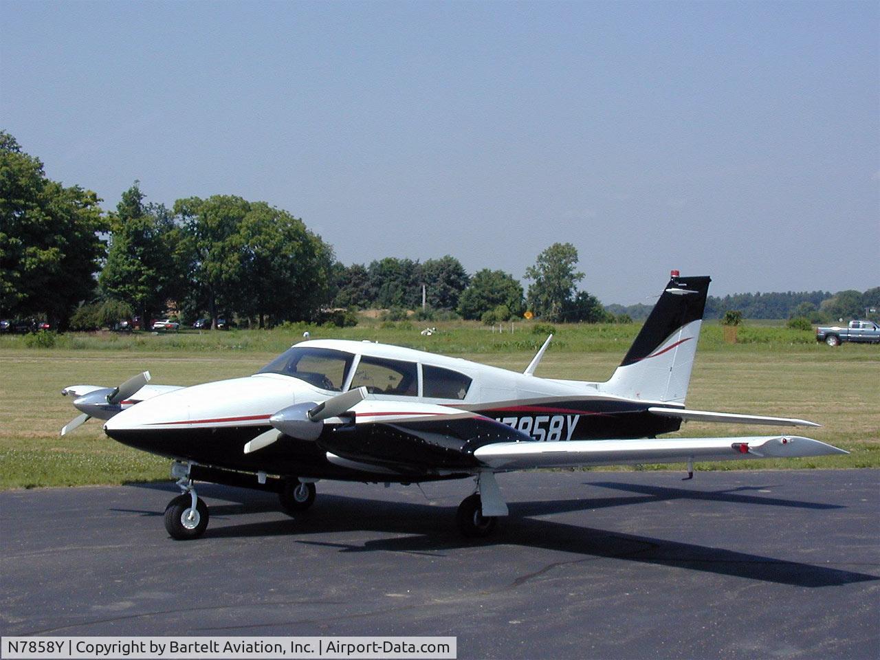 N7858Y, 1965 Piper PA-30 Twin Comanche C/N 30-778, Sturgis, Michigan