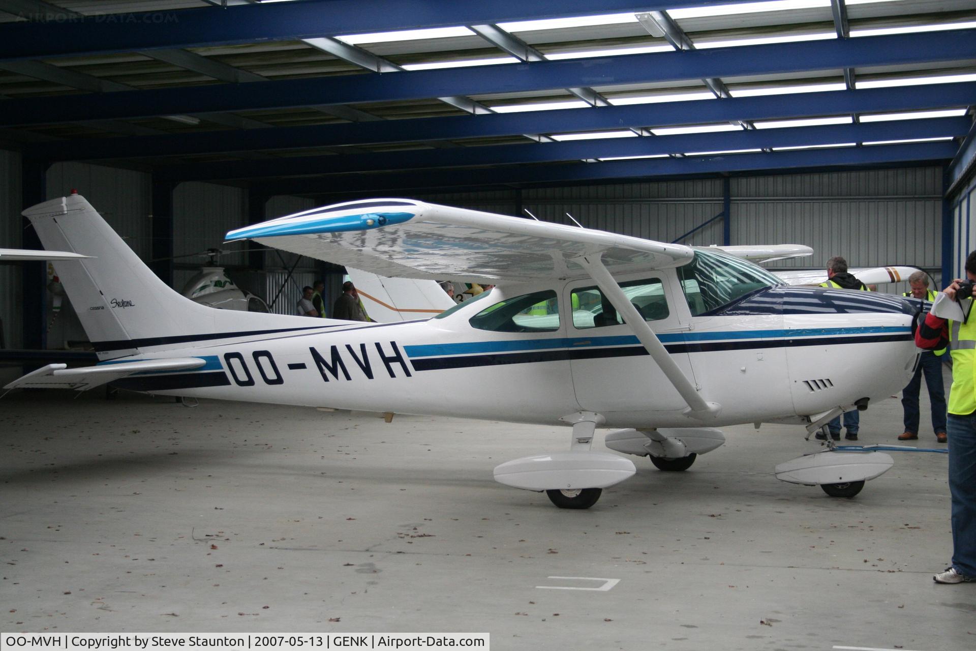 OO-MVH, 1974 Cessna 182P Skylane C/N 182-62473, Taken on a Aeroprint tour to Genk