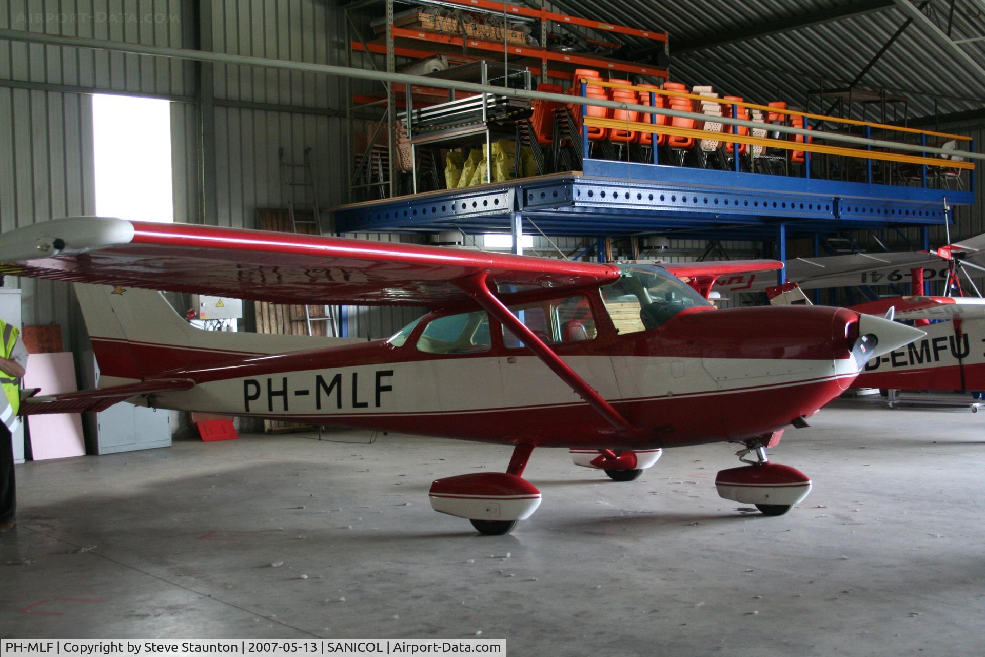 PH-MLF, 1989 Cessna R172K Hawk XP C/N R1722575, Taken on an Aerporint tour @ Sanicol