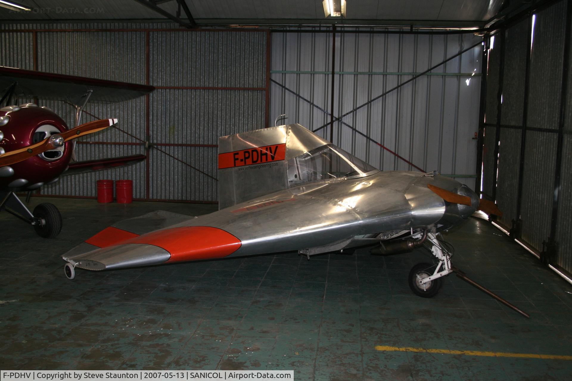 F-PDHV, 2004 Verhees Delta C/N 01, Taken on an Aerporint tour @ Sanicol