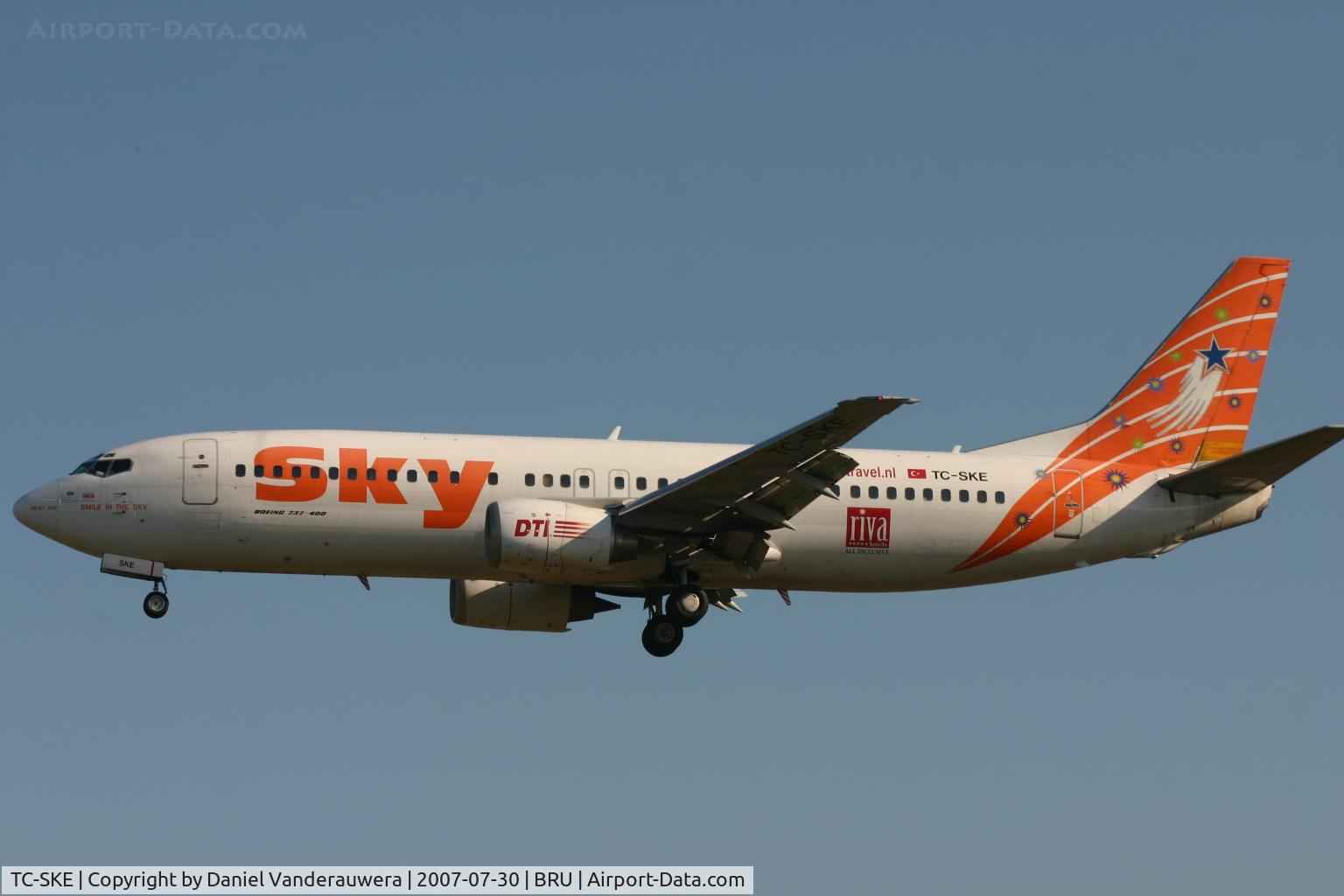 TC-SKE, 1992 Boeing 737-4Q8 C/N 25163, arrival of flight SHY159 on rwy 25L