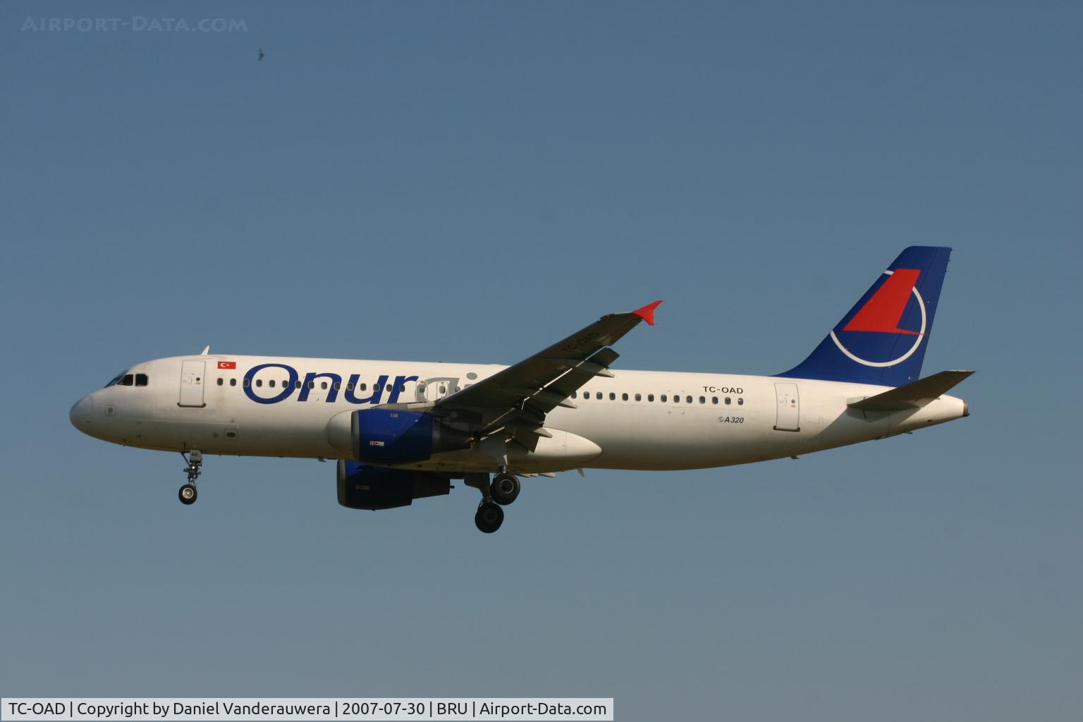 TC-OAD, 1992 Airbus A320-212 C/N 345, flight  OHY4993 is descending to rwy 25L
