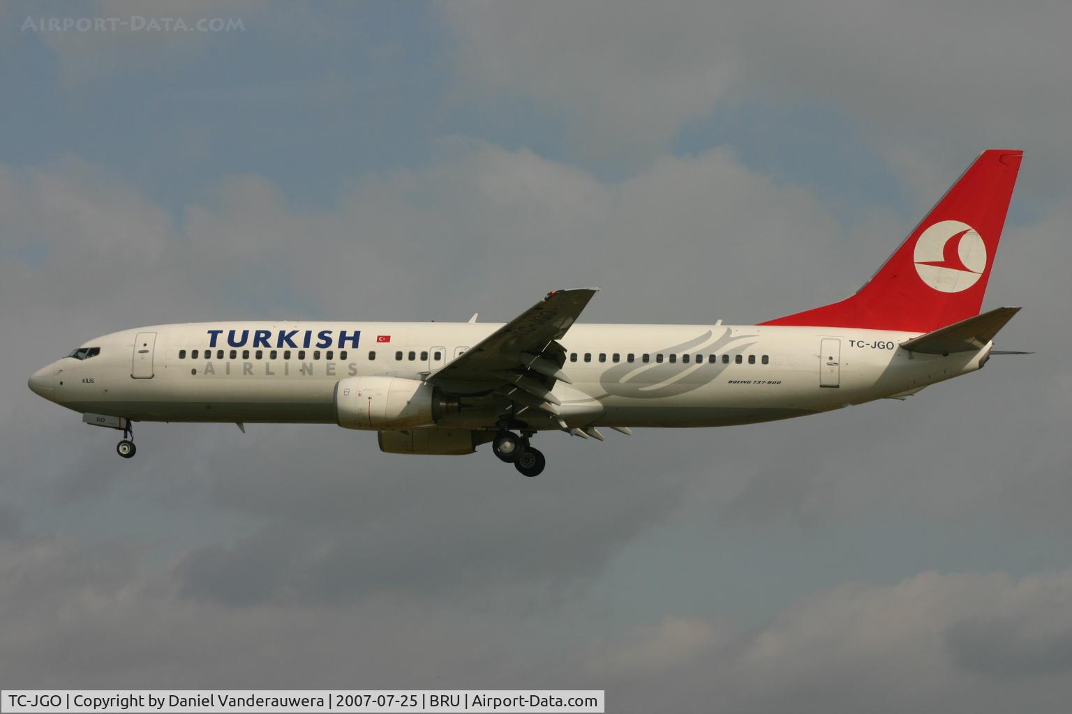 TC-JGO, 2006 Boeing 737-8F2 C/N 34413, flight  TK1937 is descending to rwy 25L