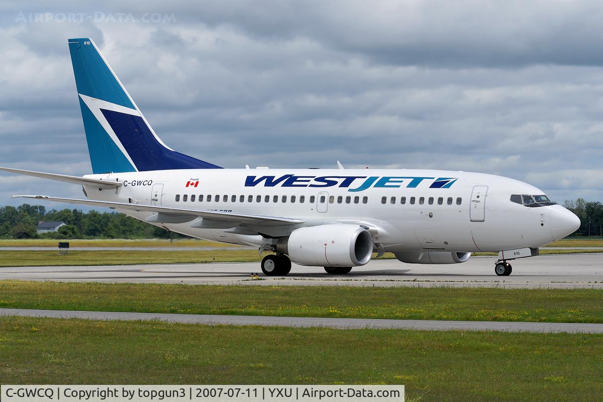 C-GWCQ, 2006 Boeing 737-6CT C/N 35111, Taxiing on Golf.