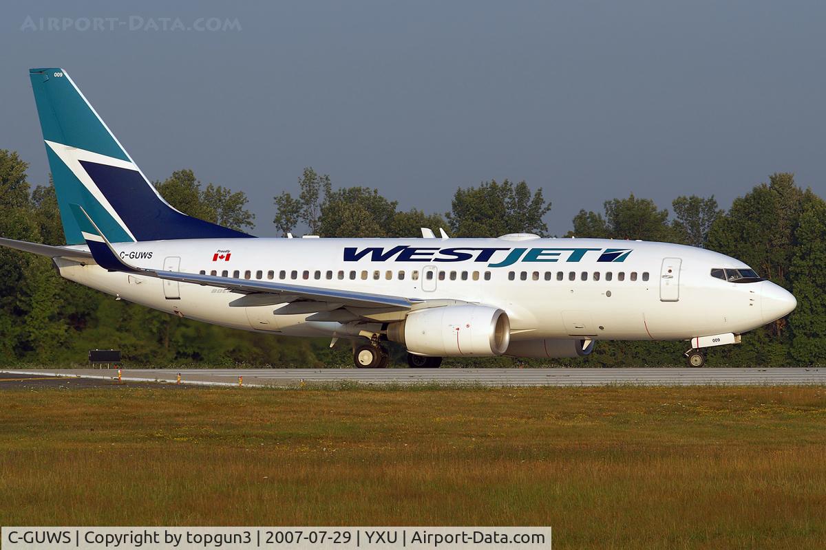 C-GUWS, 2002 Boeing 737-76N C/N 33378, Morning departure via RWY33.