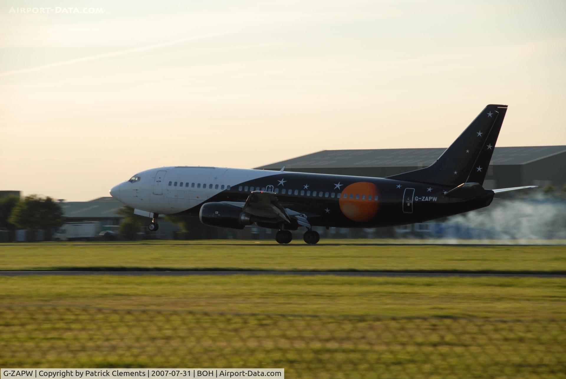 G-ZAPW, 1988 Boeing 737-3L9 C/N 24219, TITAN 737 LANDING INTO THE SUN RUNWAY 26