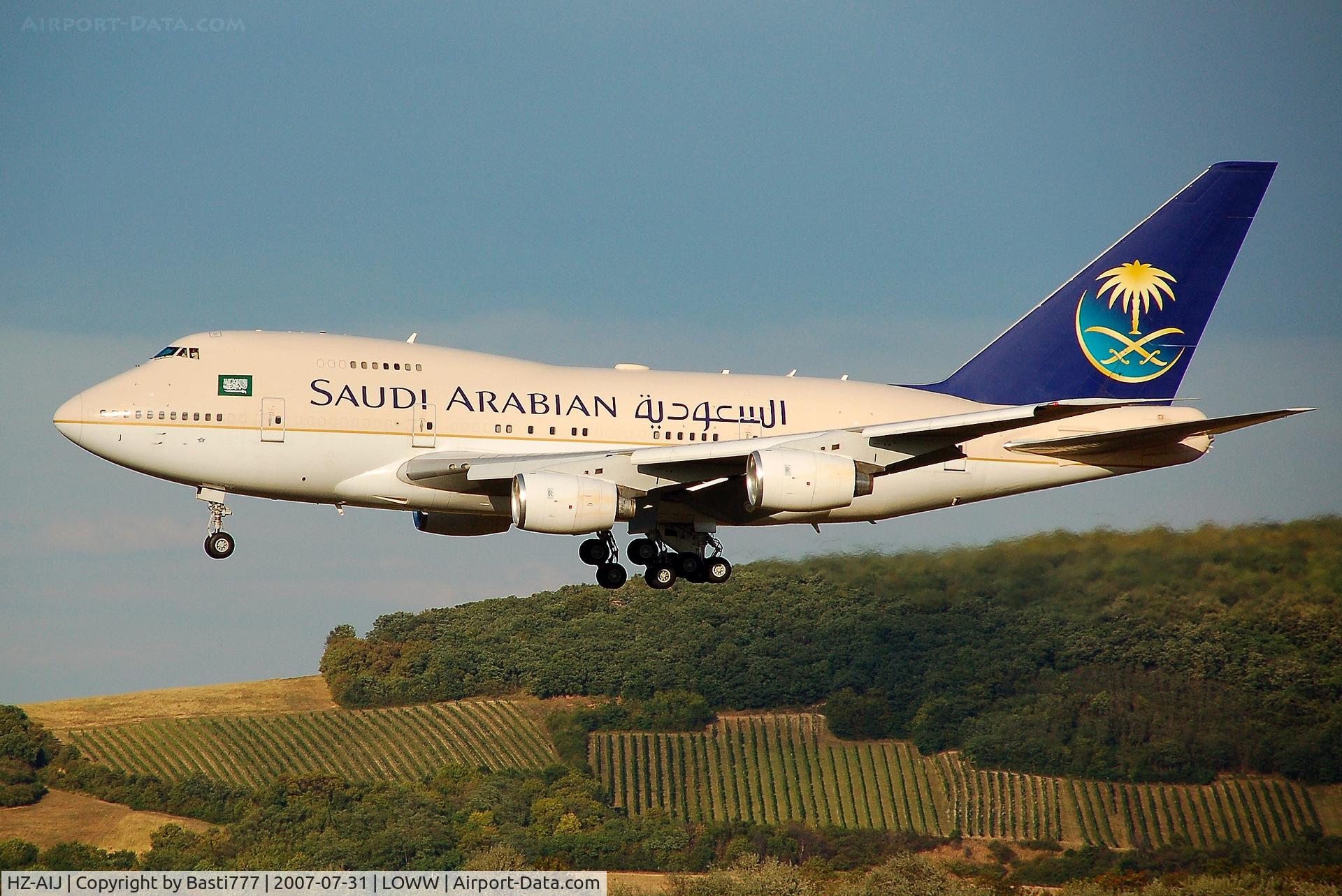 HZ-AIJ, 1982 Boeing 747SP-68 C/N 22750, Rare beauty.1 in vienna