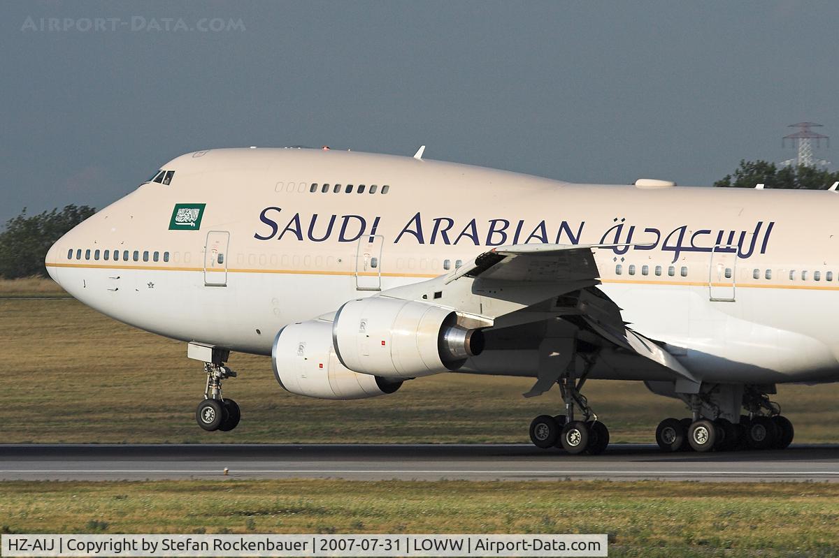 HZ-AIJ, 1982 Boeing 747SP-68 C/N 22750, Special visitor at VIE.