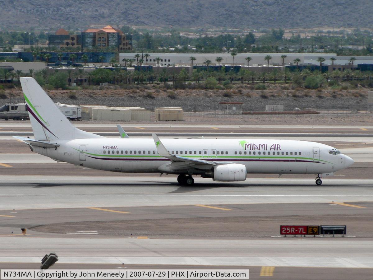 N734MA, 2000 Boeing 737-8Q8 C/N 30039, Taking off on runway 25R