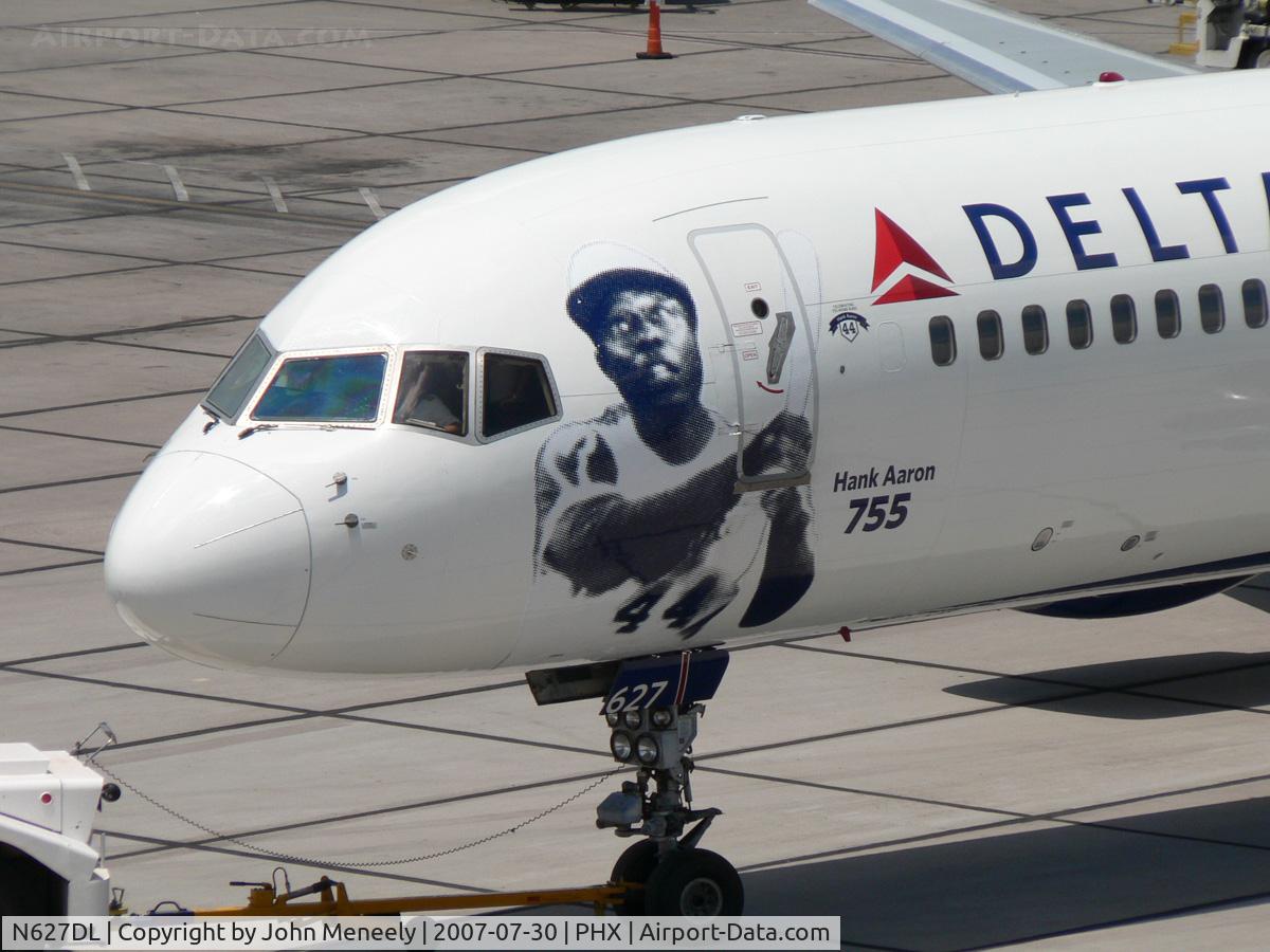 N627DL, 1987 Boeing 757-232 C/N 22917, Nose art depicting Hank Aaron of the Atlanta Braves, who scored 755 home runs during his career.