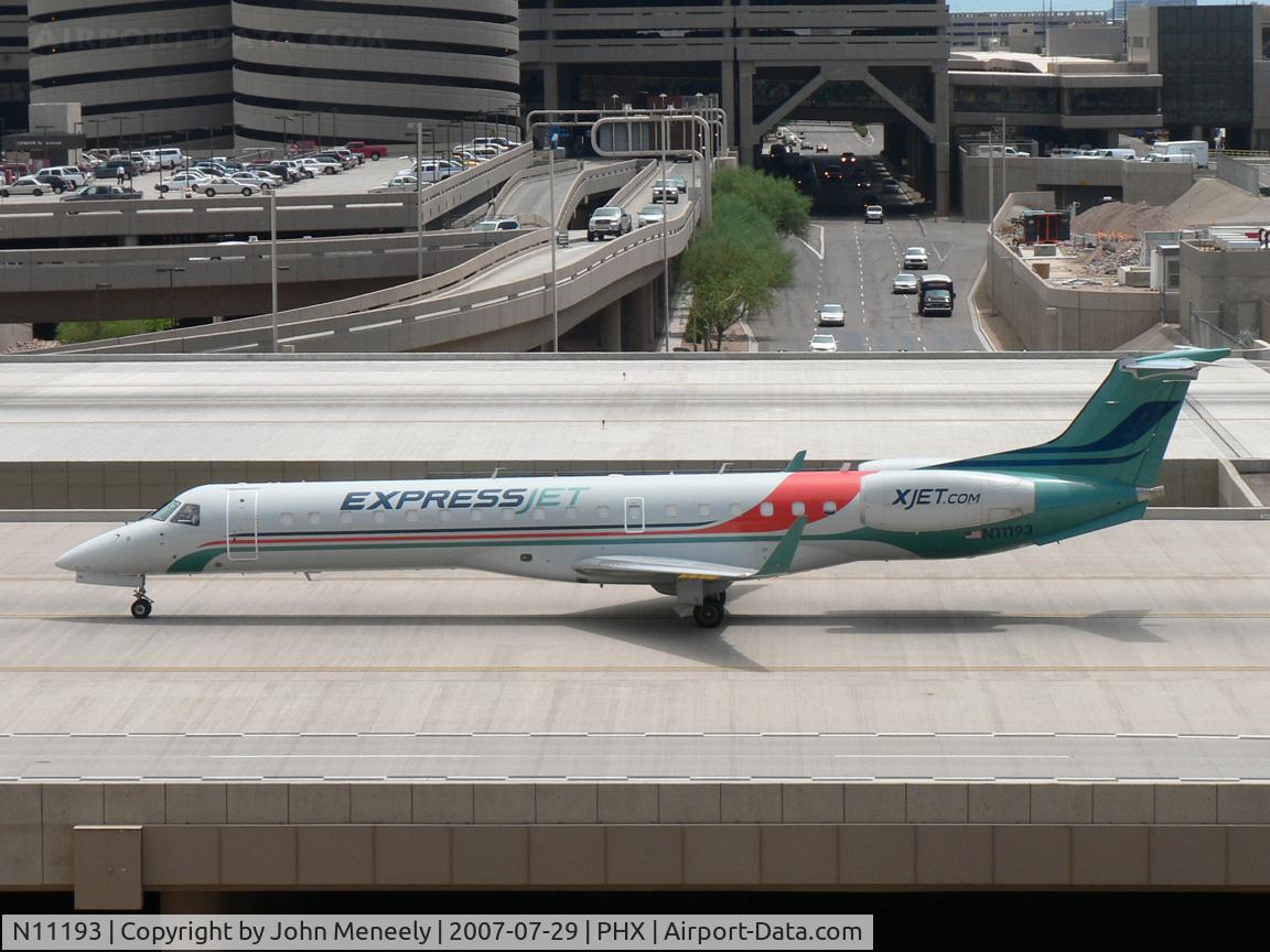 N11193, 2005 Embraer ERJ-145XR (EMB-145XR) C/N 14500938, ExpressJet taxiing across the bridge