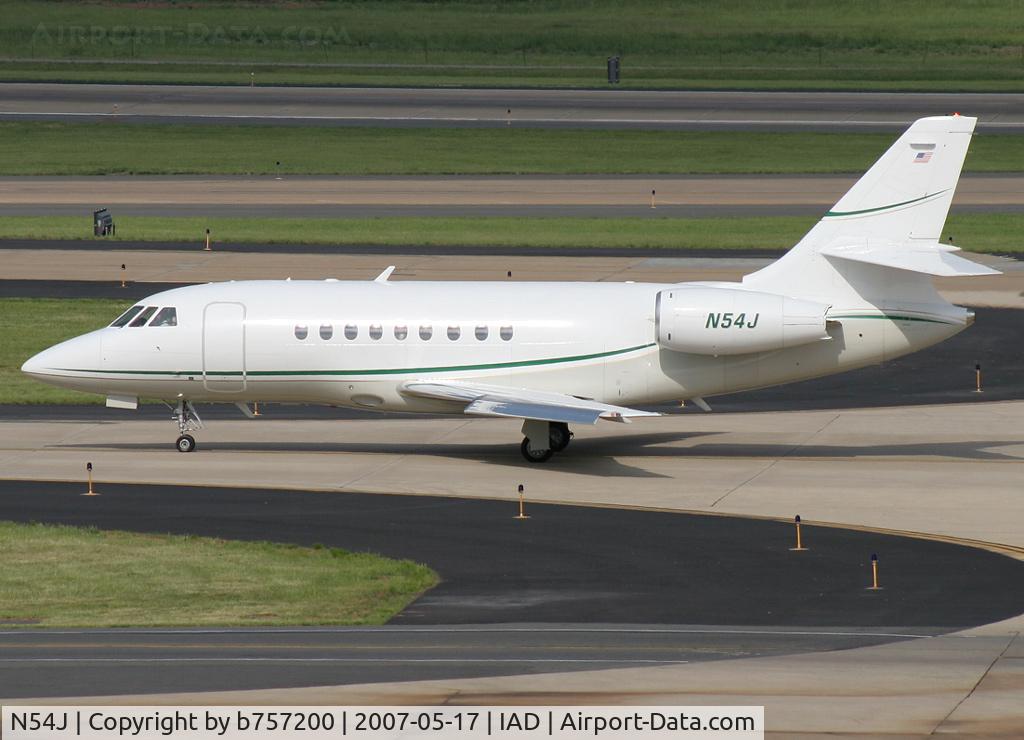 N54J, 2001 Dassault Falcon 2000 C/N 141, Taxi for departure at IAD.