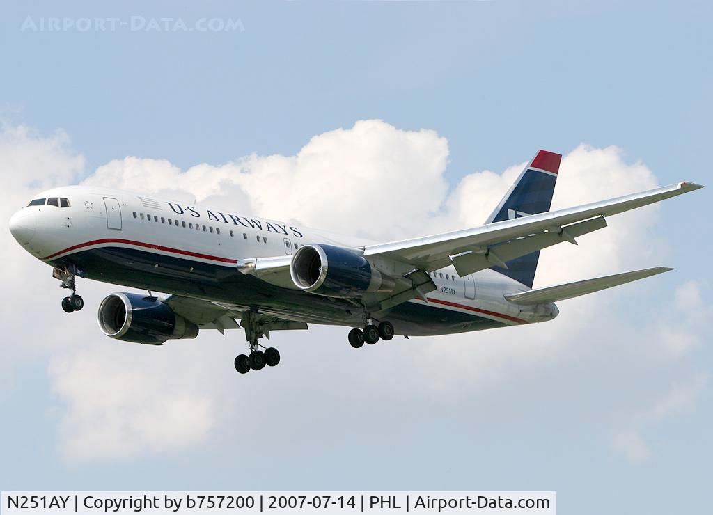 N251AY, 1990 Boeing 767-2B7 C/N 24764, Final approach to rw 27R