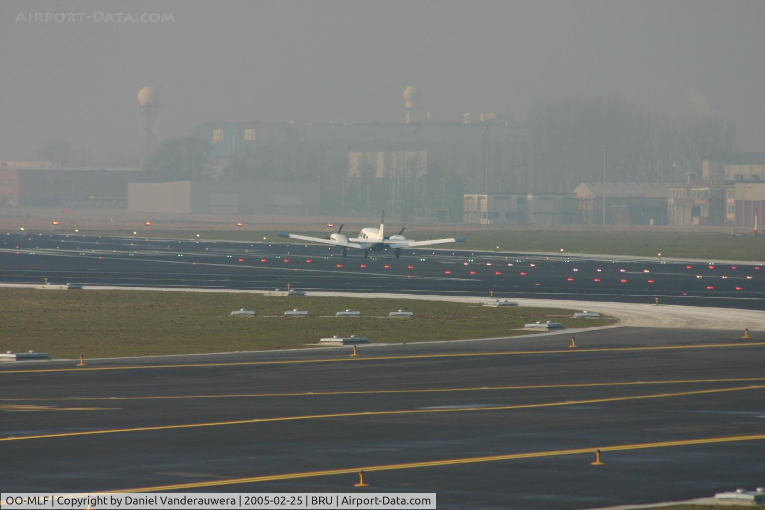 OO-MLF, Piper PA-34-200T C/N 347970216, ready to take off on rwy 25R