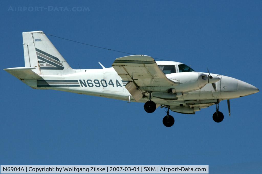 N6904A, 1979 Piper PA-23-250 C/N 27-7954076, visitor