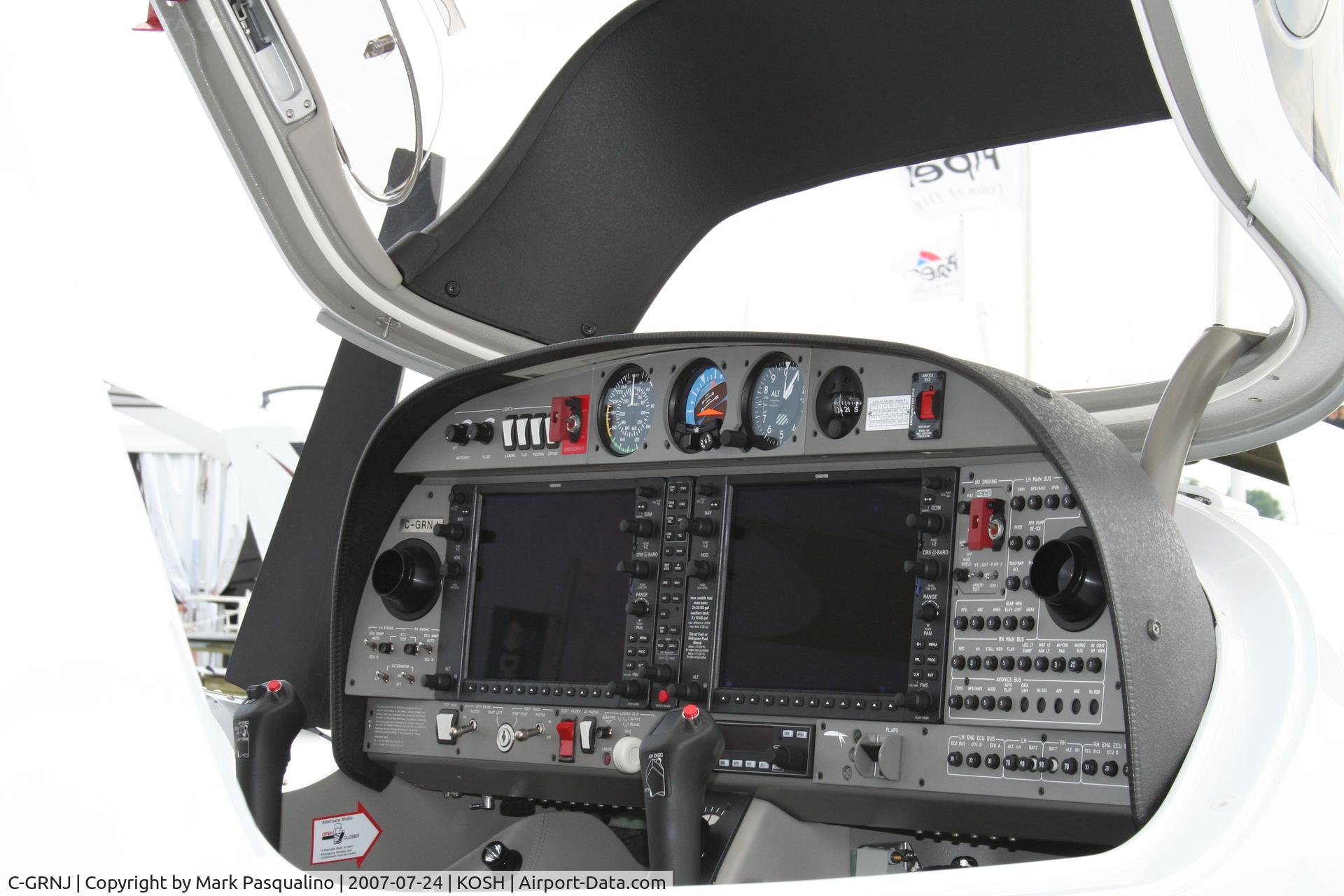 C-GRNJ, 2007 Diamond DA-42 Twin Star C/N 42.AC070, DA-42