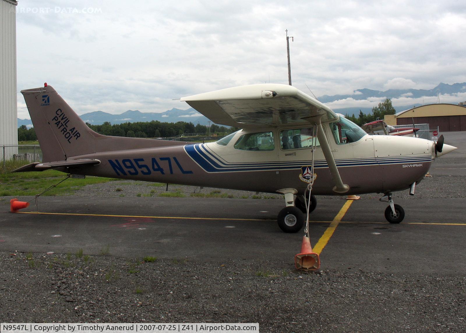 N9547L, 1986 Cessna 172P C/N 17276575, Tied down by Lake Hood