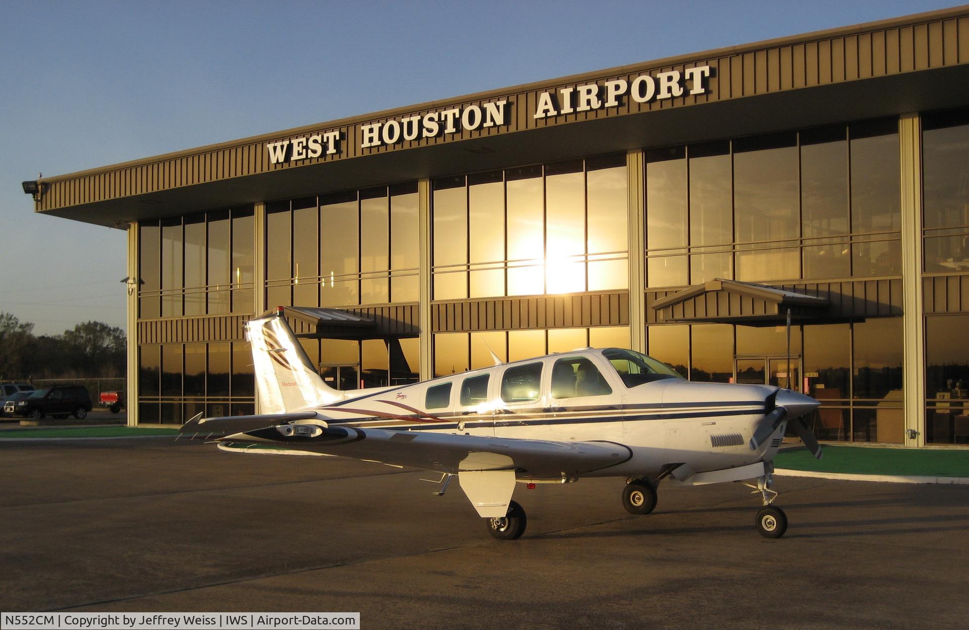 N552CM, 2000 Raytheon Aircraft Company A36 Bonanza C/N E-3337, N552CM on ramp at IWS