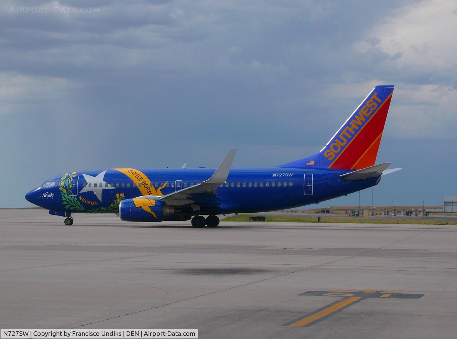 N727SW, 1999 Boeing 737-7H4 C/N 27859, Southwest Airlines 737-700.