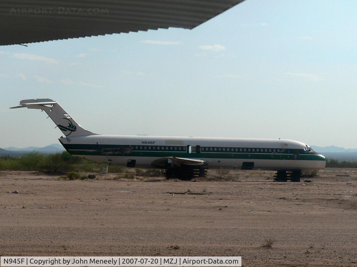 N945F, 1968 McDonnell Douglas DC-9-33F C/N 47279, Slowly being scrapped
