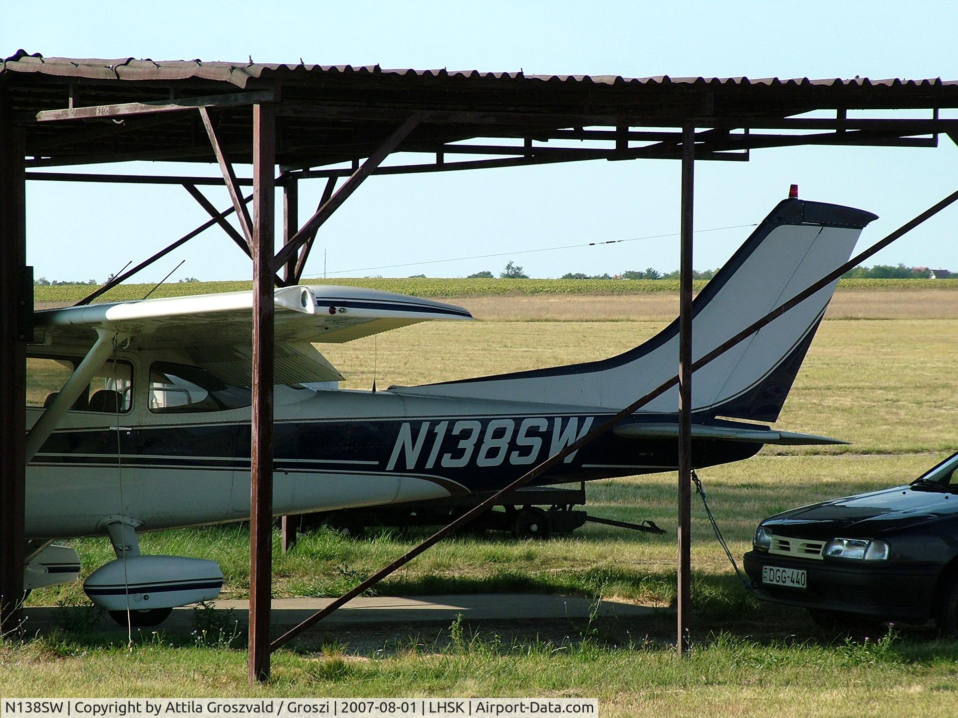 N138SW, 1977 Cessna 182Q Skylane C/N 18265569, Siofok-Kiliti / LHSK