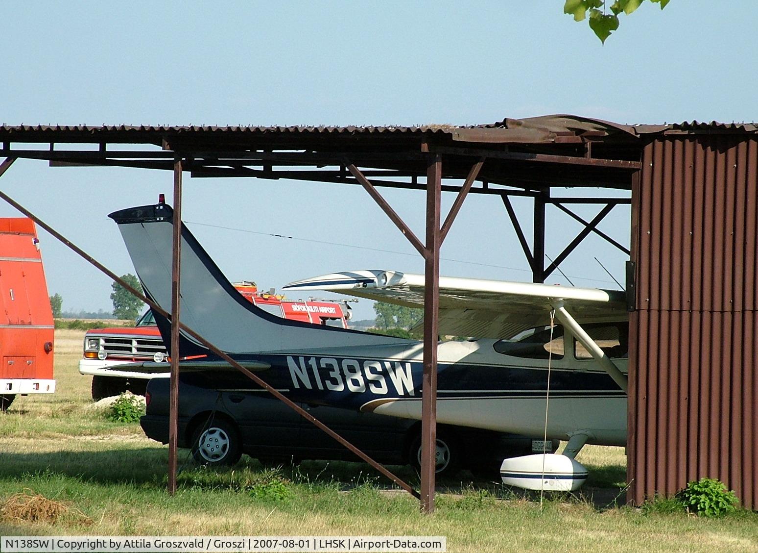 N138SW, 1977 Cessna 182Q Skylane C/N 18265569, Siofok-Kiliti / LHSK