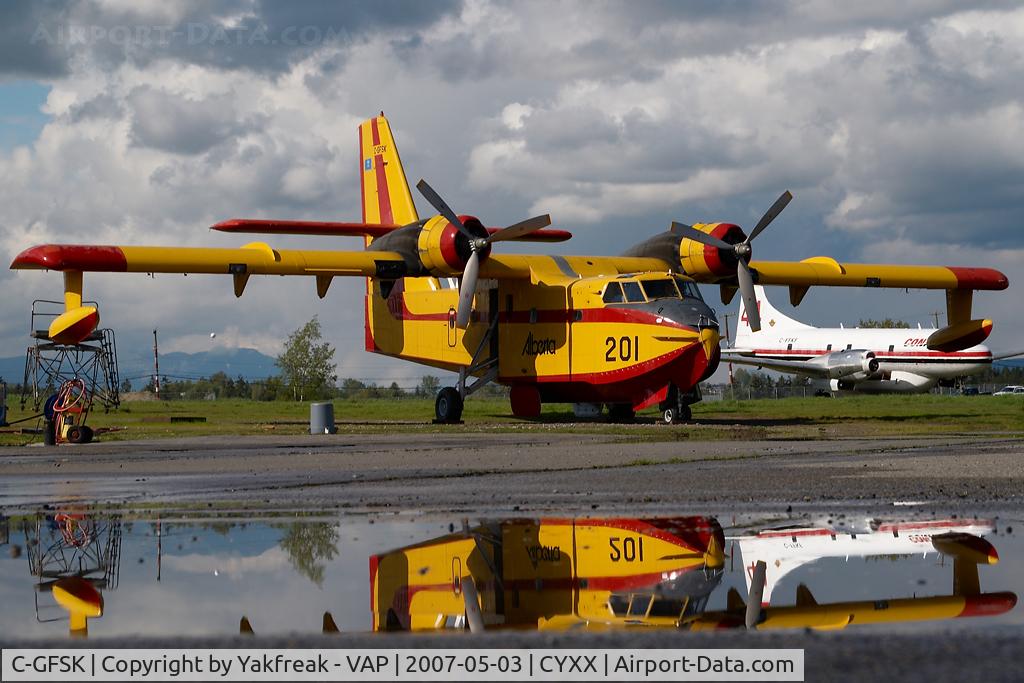 C-GFSK, 1986 Canadair CL-215-V (CL-215-1A10) C/N 1085, Conair CL215 - reflection